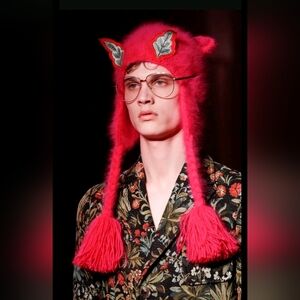 New 100% ANGORA GUCCI OS BEENIE HAT AS SHOWN IN 2016 RUNWAY SHOW RARE!! HOT PINK